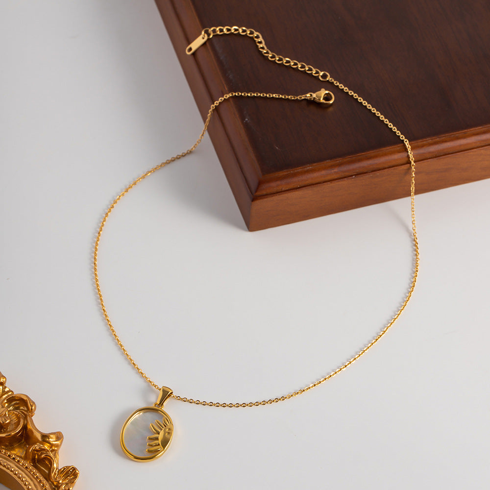 Collier "VITTORIA " plaqué or 18 carats et nacre naturelle