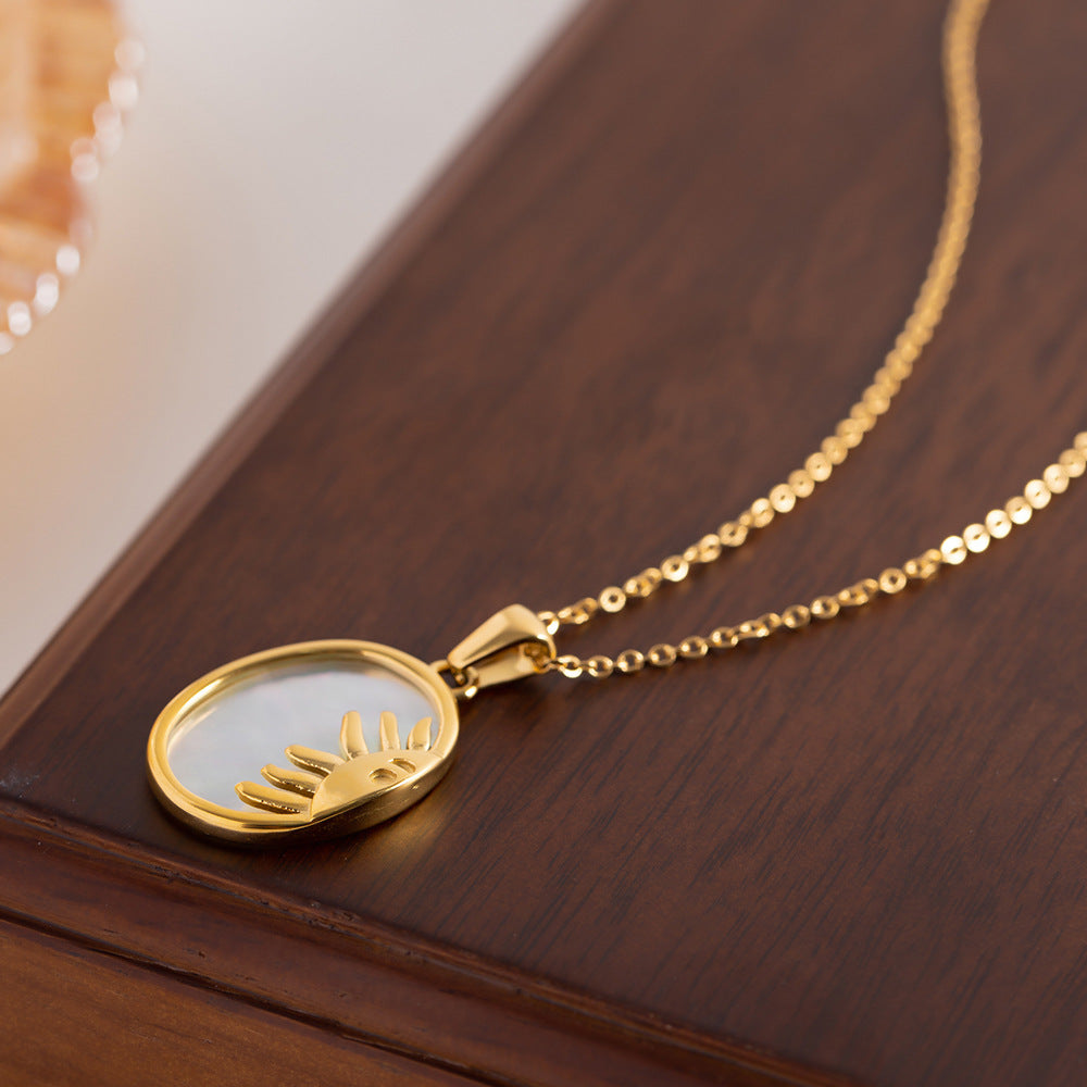 Collier "VITTORIA " plaqué or 18 carats et nacre naturelle