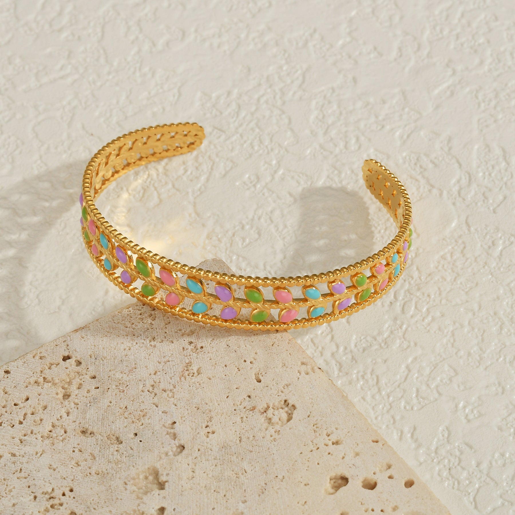 Bracelet jonc "CHIARA " en plaqué or 18 carats martelés