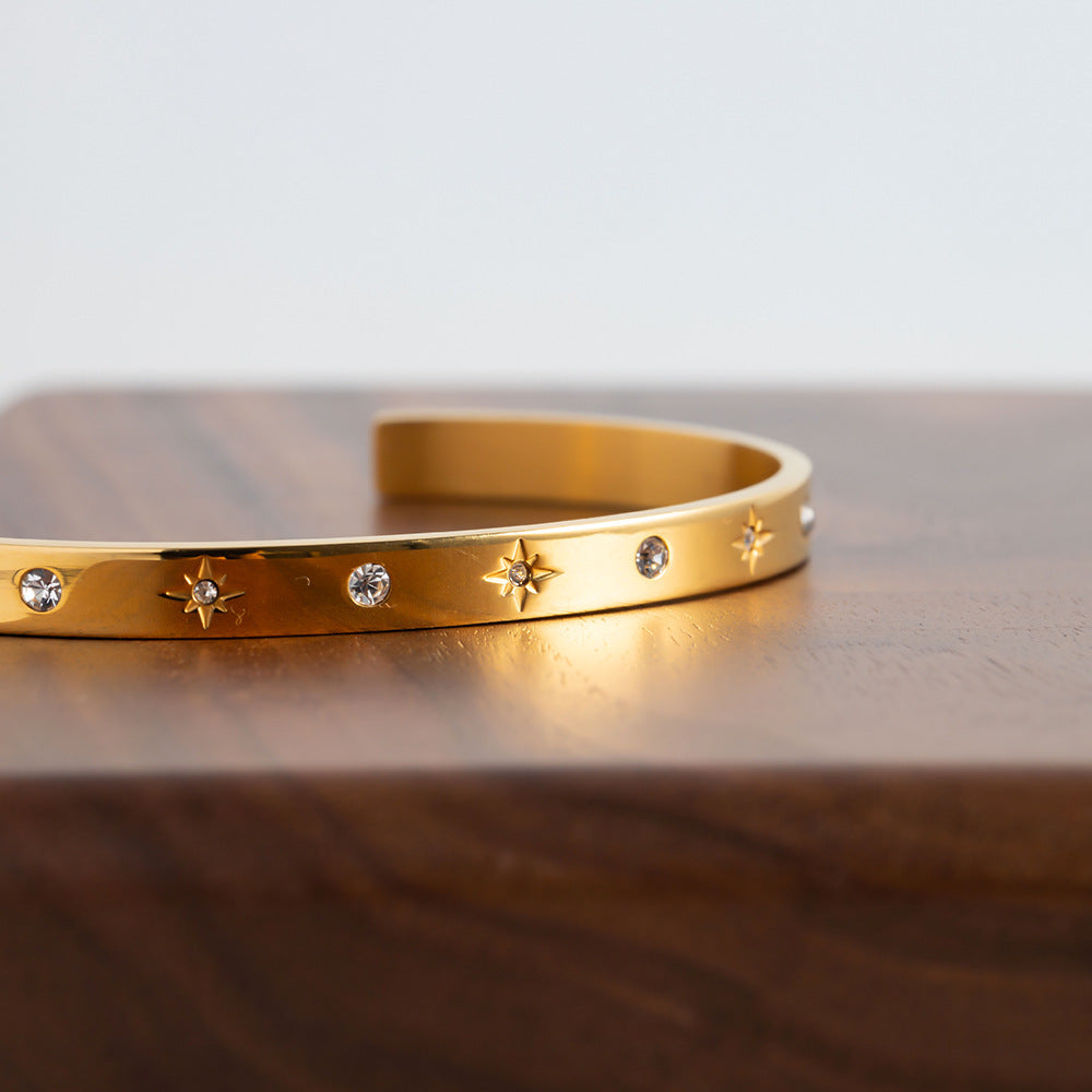 Bracelet jonc "NERINA" en plaqué or 18 carats