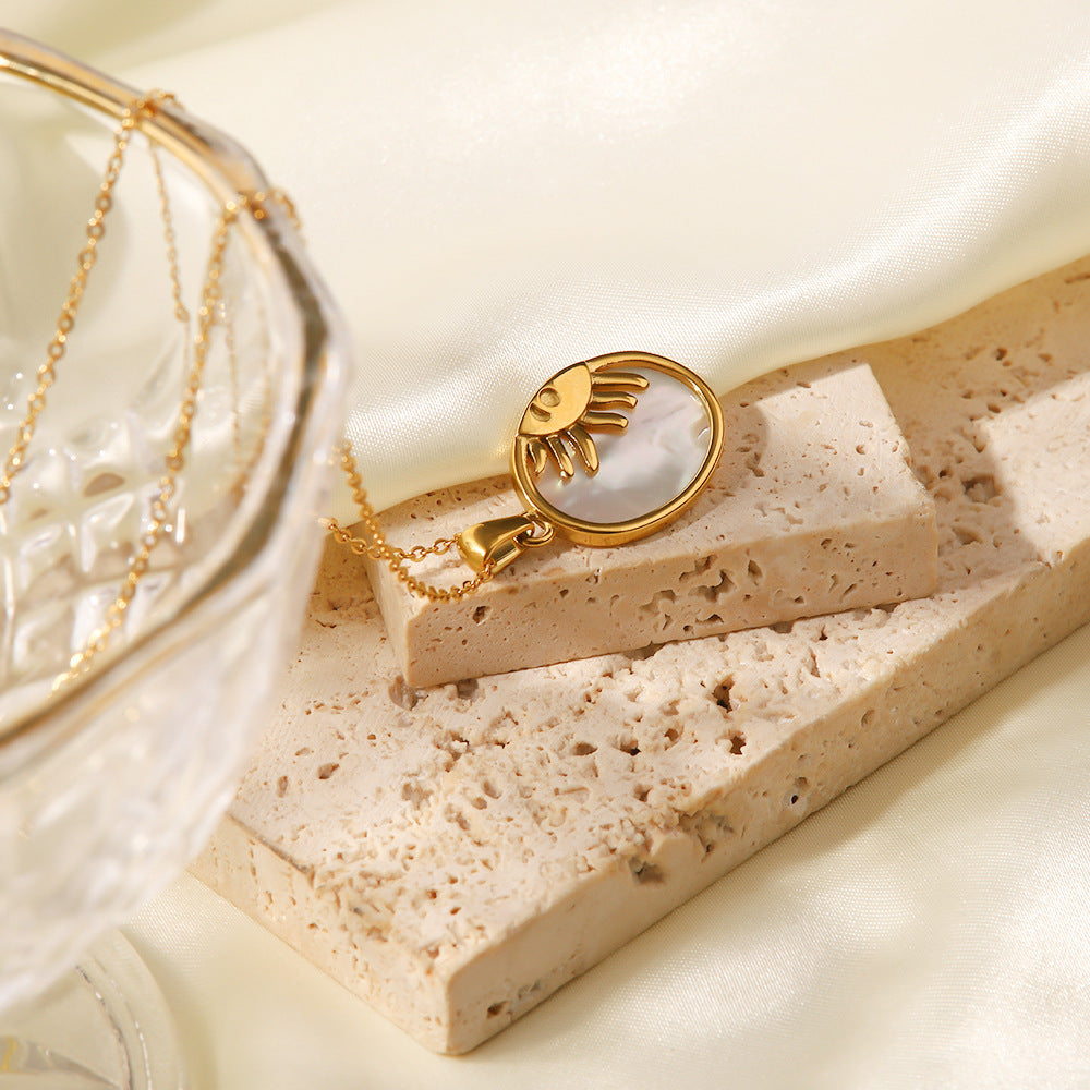 Collier "VITTORIA " plaqué or 18 carats et nacre naturelle