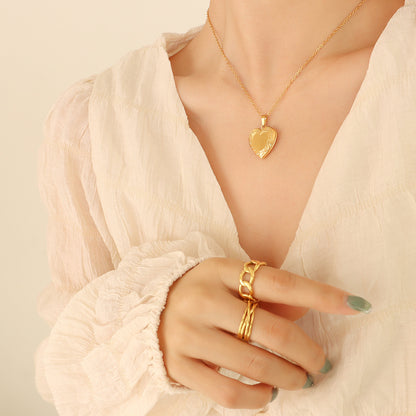 COLLIER &quot;LUNA&quot; PLAQUE OR 18 CARATS