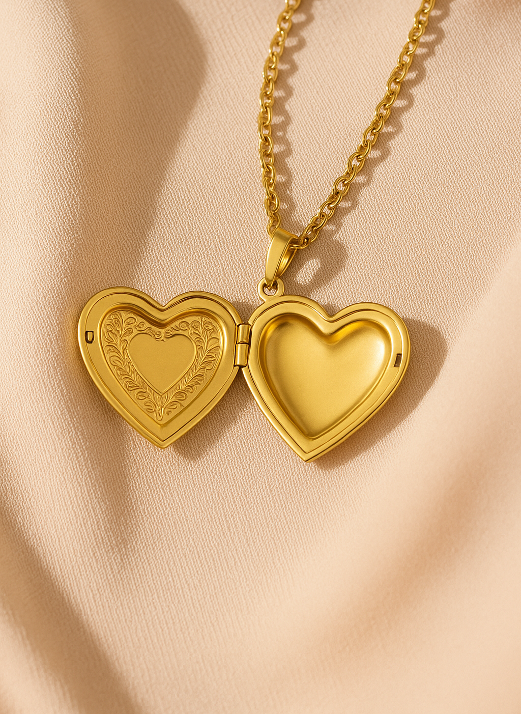 COLLIER &quot;LUNA&quot; PLAQUE OR 18 CARATS