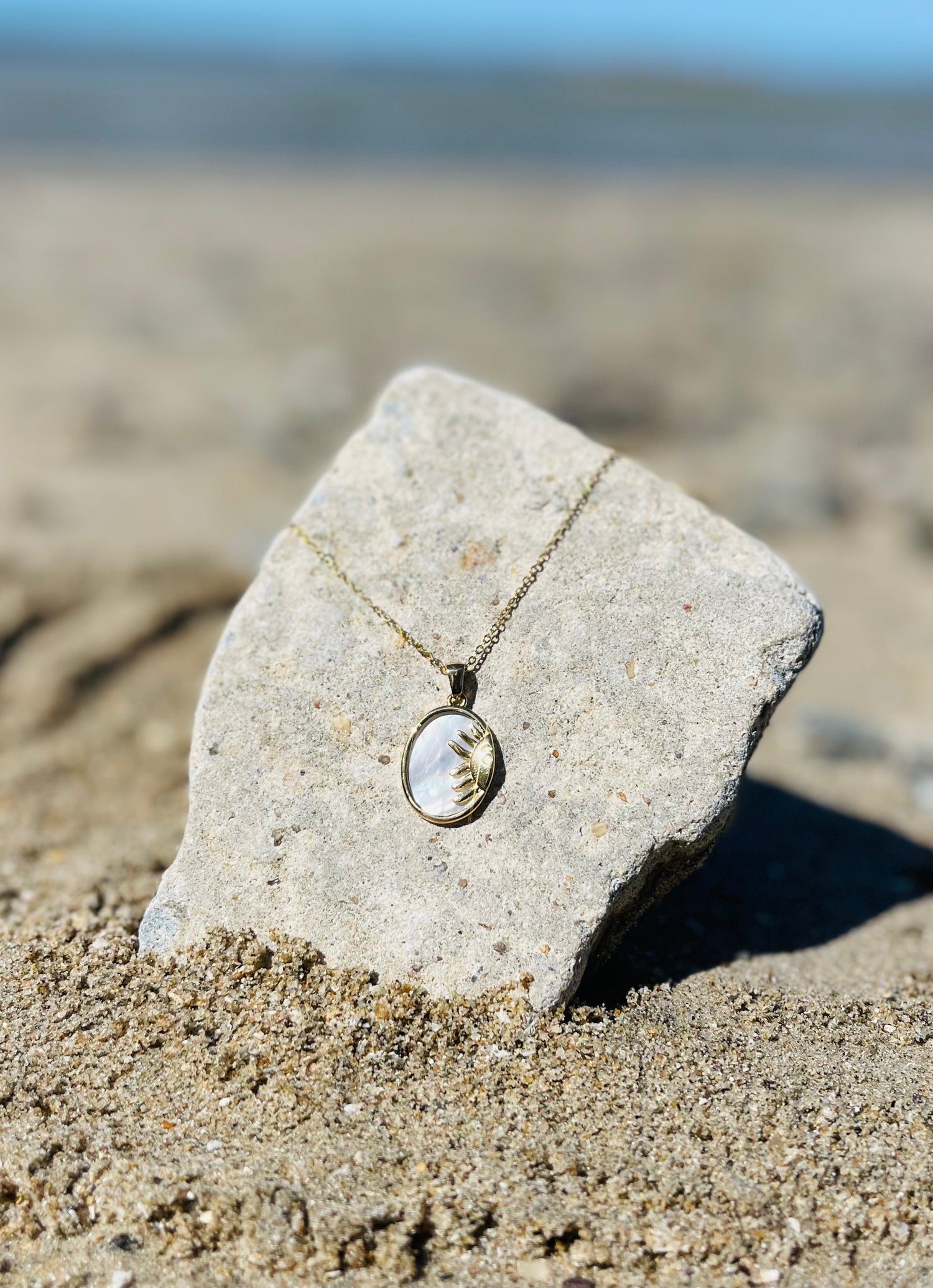 Collier &quot;MADREPERLA&quot; plaqué or 18 carats et nacre naturelle